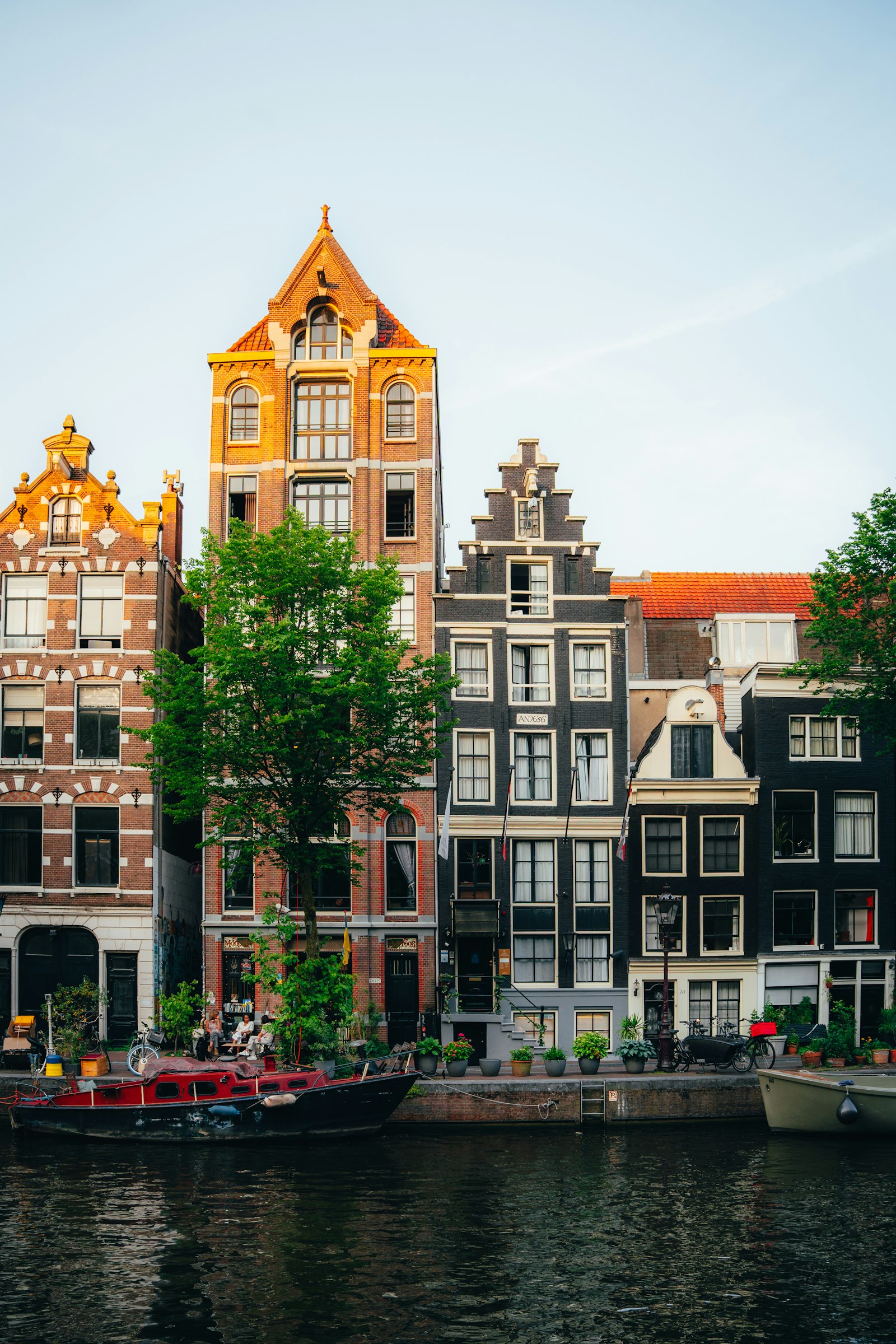 Amsterdam Grachten – Niederlande sind das beliebteste Reiseziel für Cannabis-Touristen in Europa